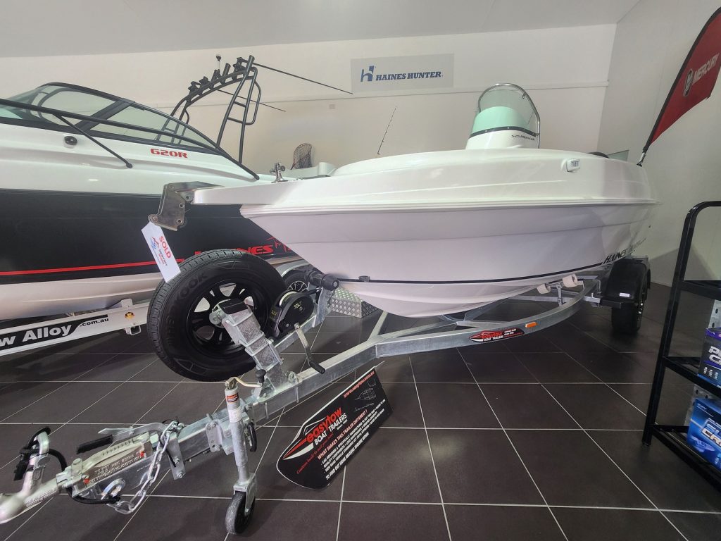 Haines Hunter 525 Prowler centre console fishing boat on Gold Coast waters, Queensland — offshore fishing boat at Destiny Marine Biggera Waters